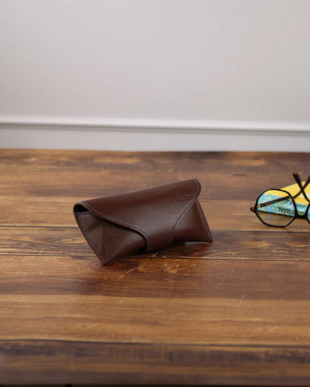Etui-a-lunettes-en-cuir-marron Etui à lunettes en cuir marron lisse