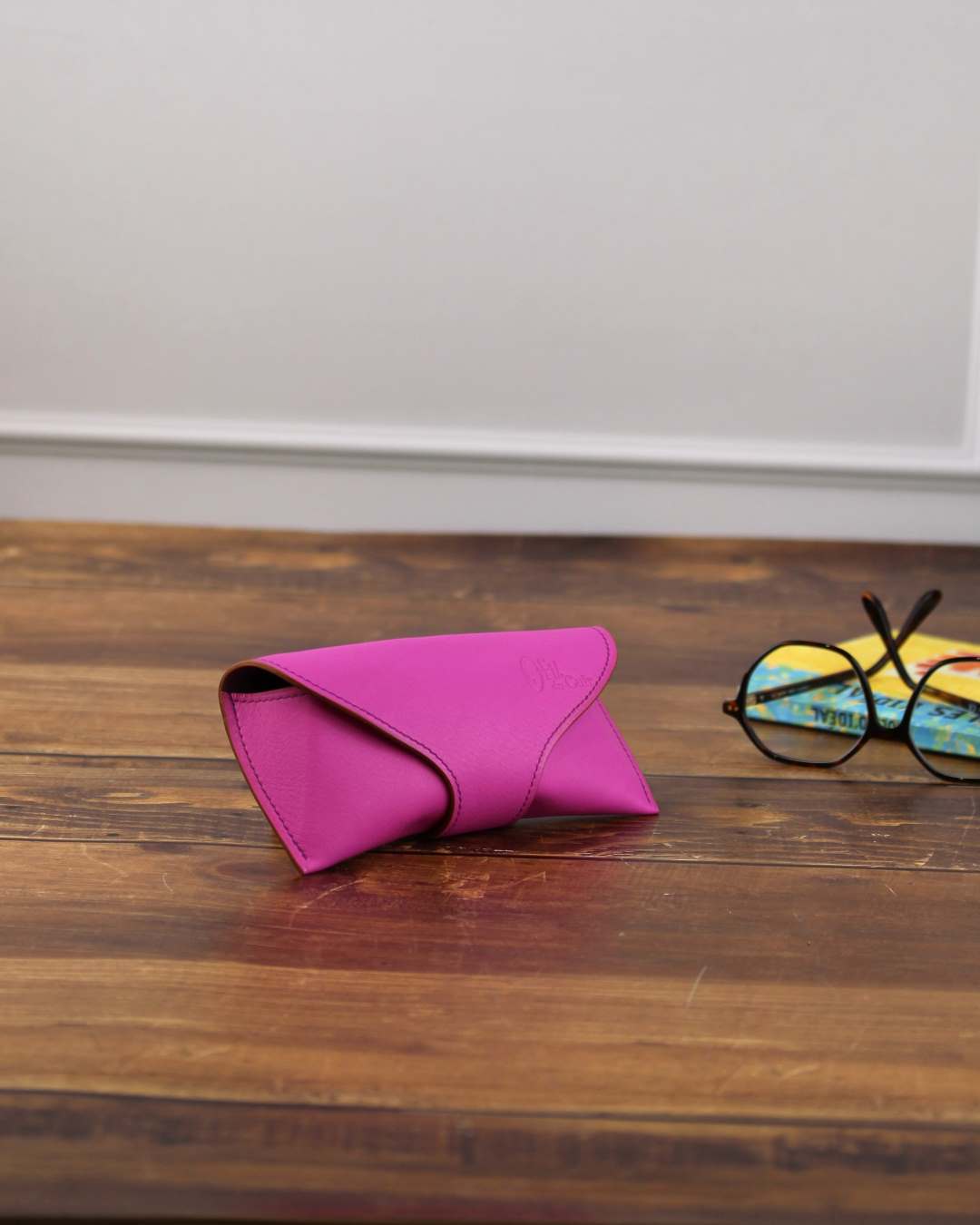 Etui-a-lunettes-original-femme-fuschia Étui à lunettes en cuir lisse fuchsia pour femme e