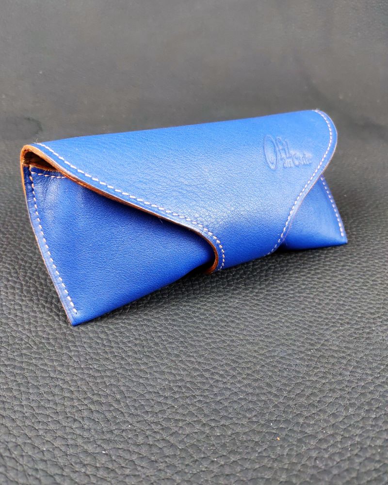 Etui-lunettes-cuir-bleu-maroquinerie-lyon-ofilducuir Etui à lunettes en cuir de veau bleu maroquinerie Lyon Ofilducuir