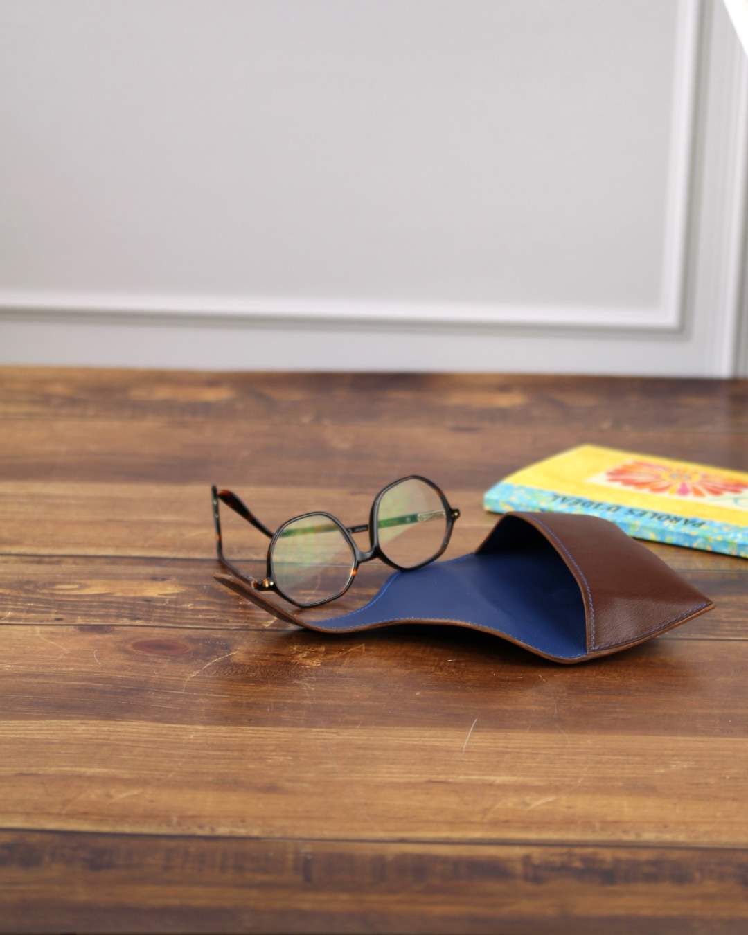 Etui-lunettes-cuir-homme-marron Etui à lunettes en cuir marron lisse pour homme
