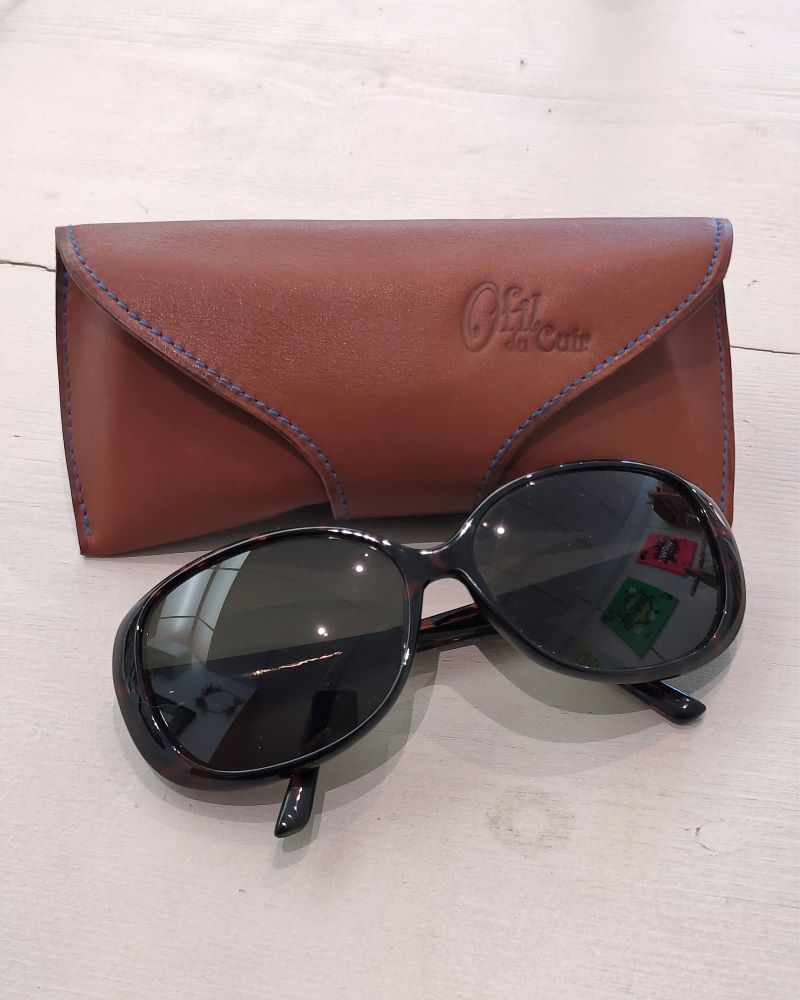 Etui-lunettes-magnetique-cuir-marron-ofilducuir-soleil-vue Etui lunettes fermeture magnétique cuir accessoires maroquinerie lyon ofilducuir