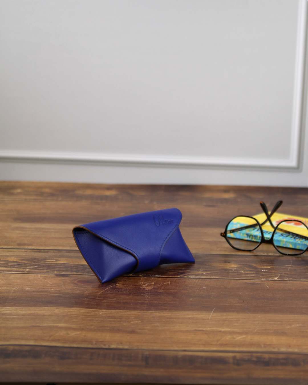 Etui-lunettes-soleil Étui à lunettes en cuir bleu : protégez vos lunettes de soleil ou de vue