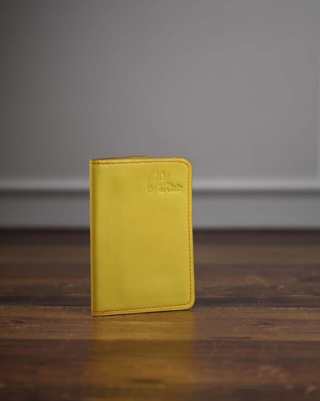 Petit-porte-cartes-en-cuir-jaune - Copie Petit porte cartes : en cuir jaune