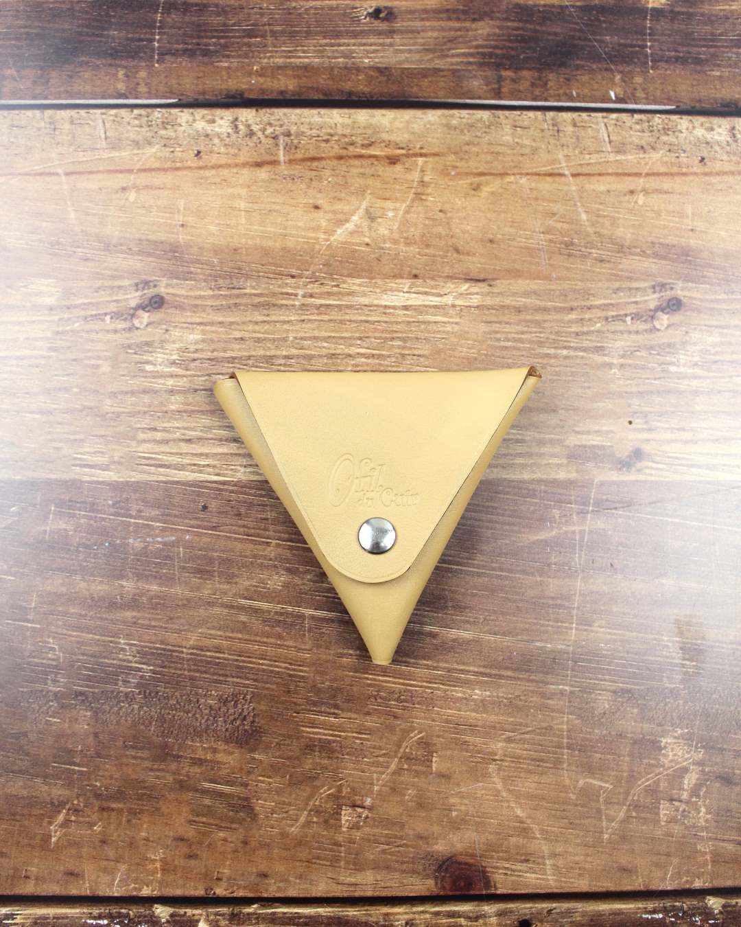 Petit-porte-monnaie-fait-main-en-cuir-beige Petit porte monnaie fait main en cuir beige