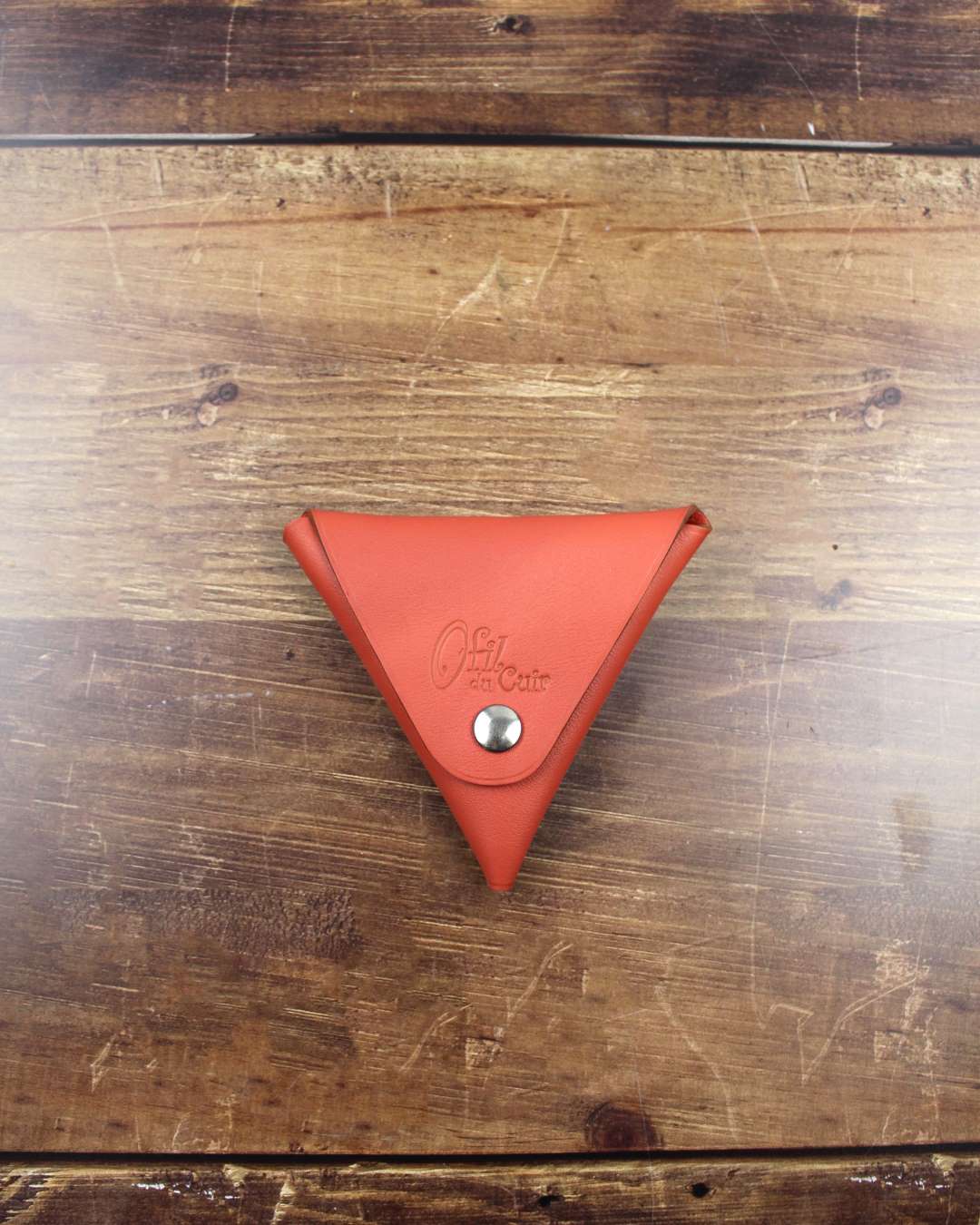 Petit-porte-monnaie-triangle-en-cuir-corail Petit porte monnaie triangle en cuir corail