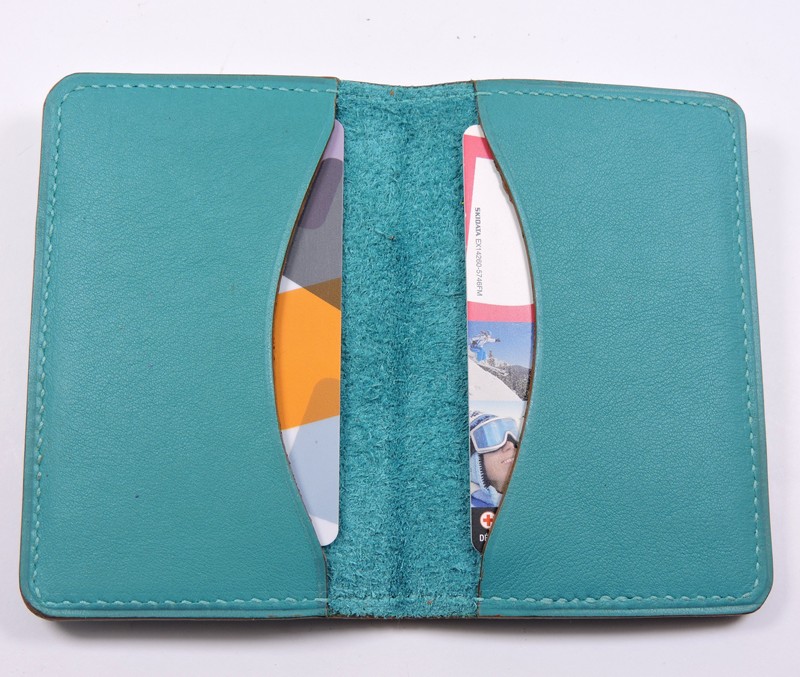Porte-carte-cuir-ofilducuir-vert-maroquinerie Porte cartes bancaire billet cuir maroquinerie Lyon vert