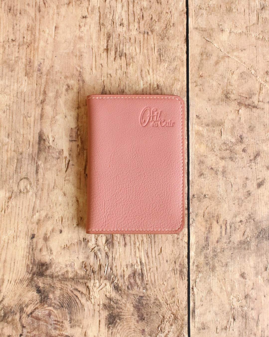 Porte-carte-pour-femme-en-cuir-rose-poudre Porte cartes pour femme en cuir pleine fleur rose poudre