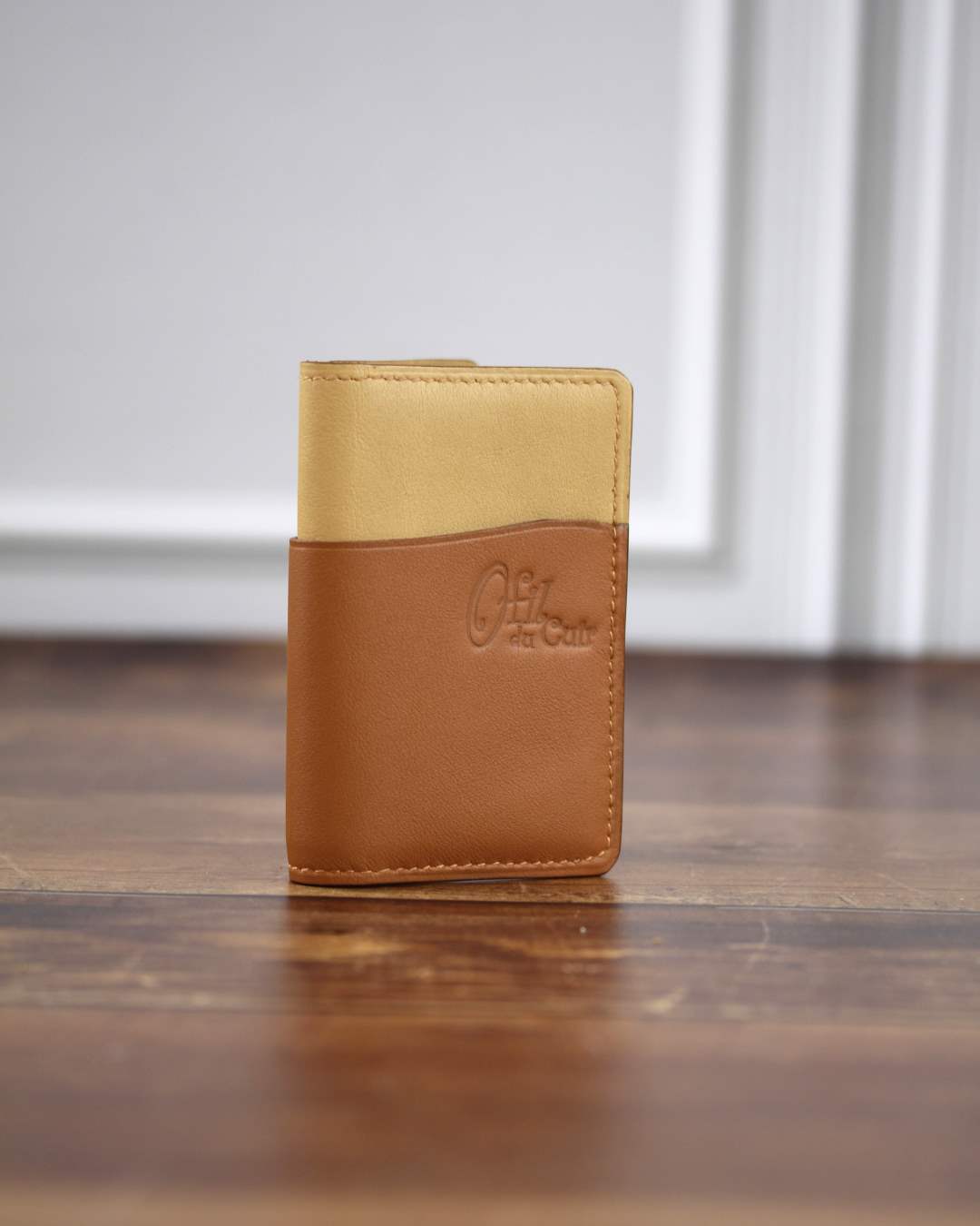 Porte-cartes-bacaires-en-cuir Porte cartes bancaires en cuir bicolore Camel et nude
