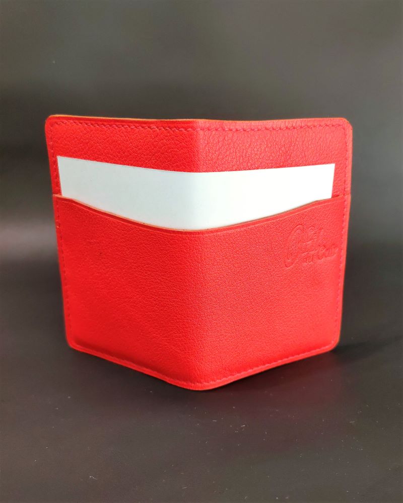 Porte-cartes-bancaire-cuir-rouge-ofilducuir-maroquinerie-lyon-artisanat-francais Porte cartes bancaire en cuir rouge accessoires maroquinerie Lyon