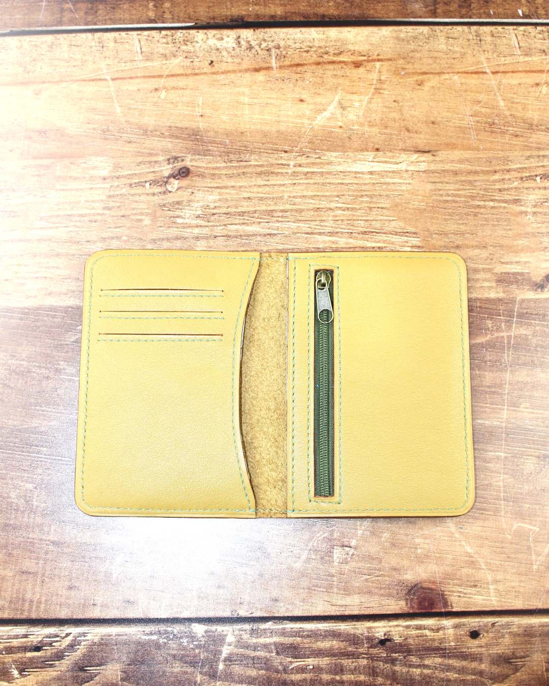 Porte-cartes-bancaire-en-cuir-jaune - Copie Porte cartes bancaire en cuir jaune