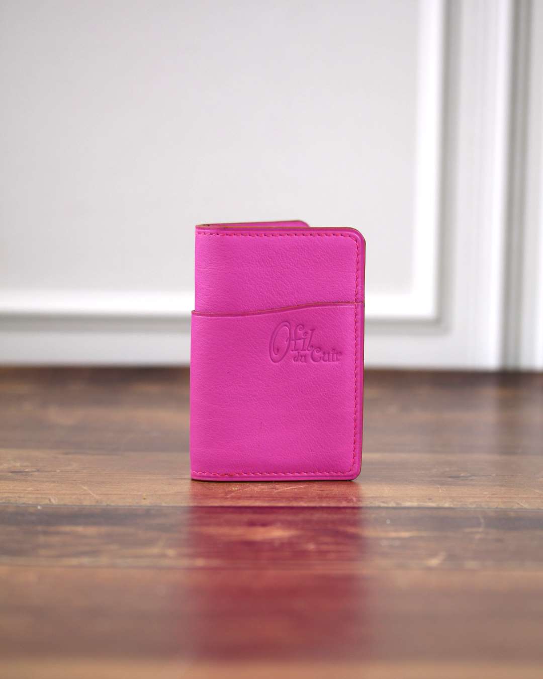 Porte-cartes-en-cuir-fuchsia Porte cartes en cuir lisse fuchsia