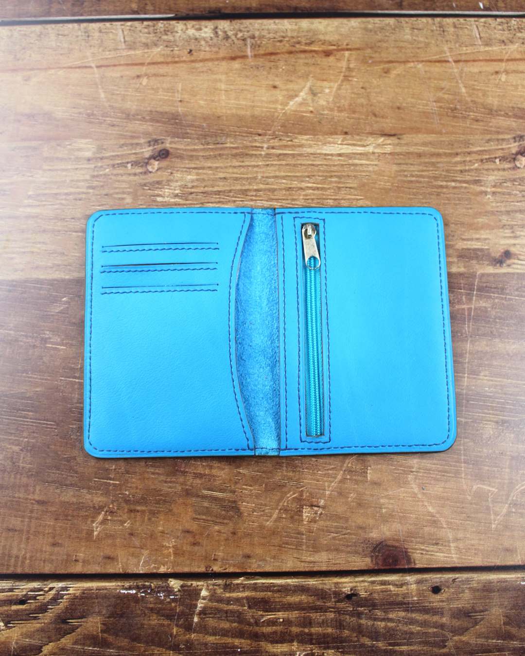 Porte-cartes-et-monnaie-en-cuir-bleu-pour-homme - Copie Porte cartes et monnaie : en cuir bleu pour homme