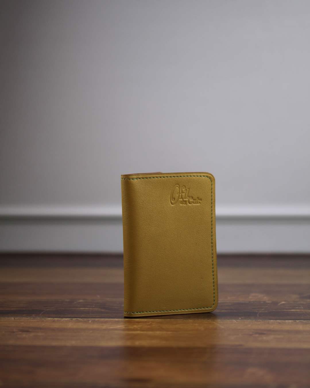 Porte-cartes-et-monnaie-en-cuir-vert-olive - Copie Porte cartes et monnaie : en cuir vert olive