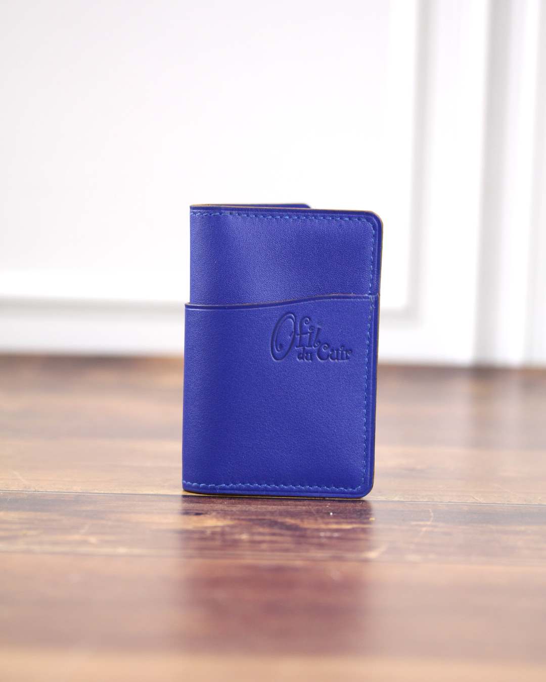 Porte-cartes-homme-en-cuir-bleu-saphir Porte cartes pour homme et femme en cuir bleu saphir
