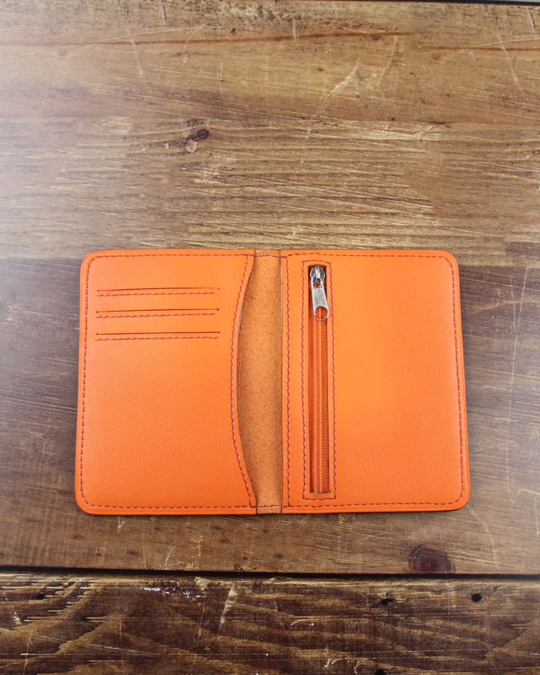 Porte-cartes-pour-femme-en-cuir-orange-bancaire Porte cartes pour femme en cuir : orange pour ranger les cartes bancaire