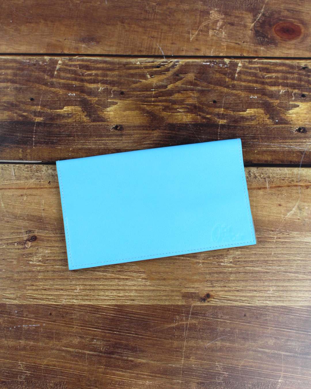 Porte-chéquier-horizontal-en-cuir-bleu-ciel Porte chéquier horizontal en cuir bleu ciel