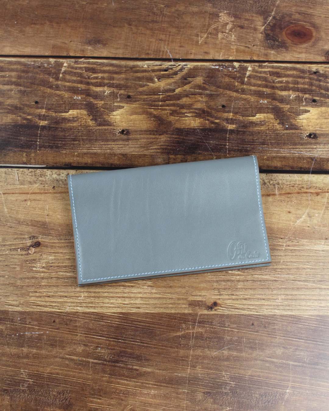Porte-chéquier-horizontal-en-cuir-gris Porte chéquier horizontal en cuir gris