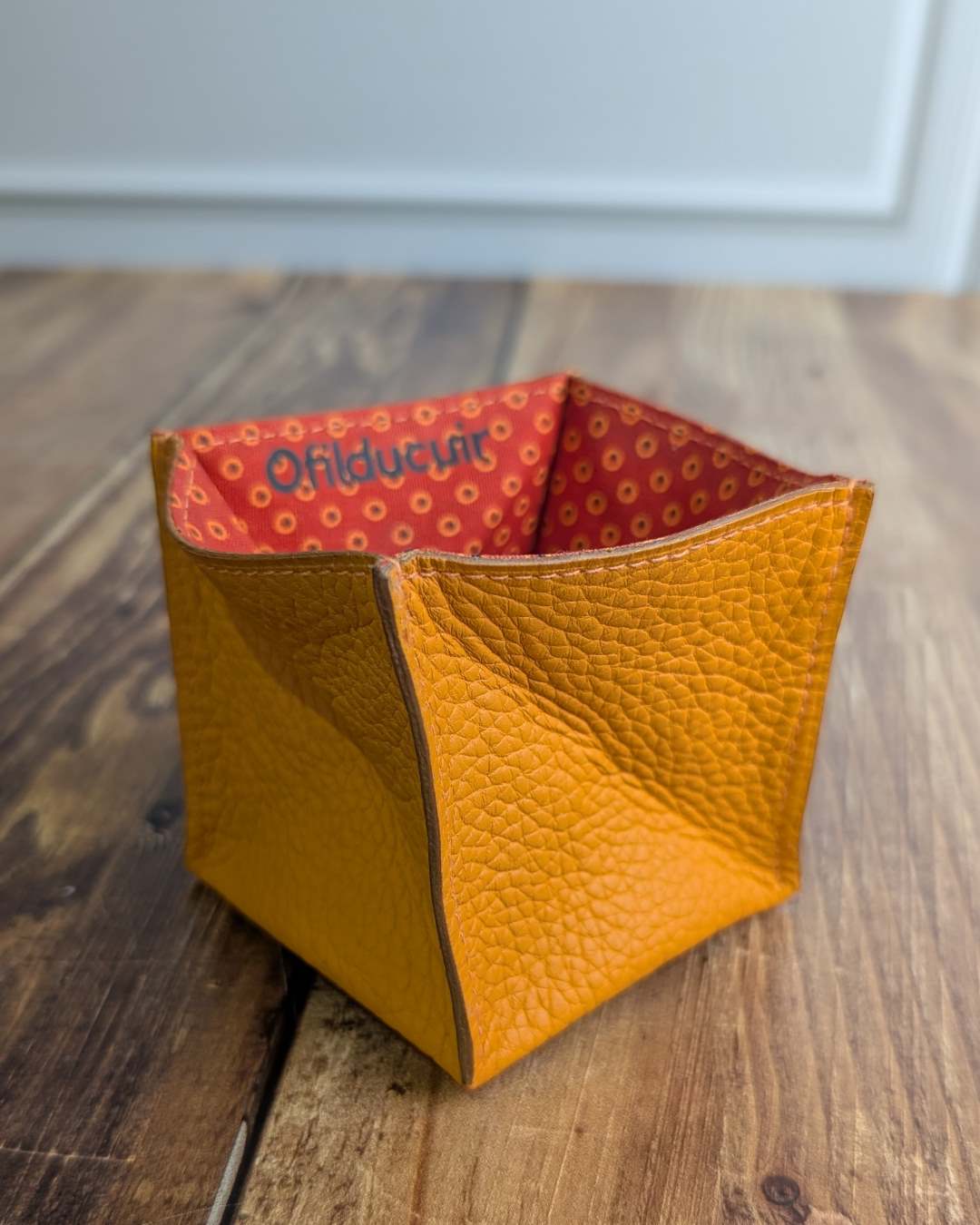Porte-monnaie-origami-en-cuir-jaune-orange Porte monnaie origami en cuir grainé jaune orangé doublé en tissu africain