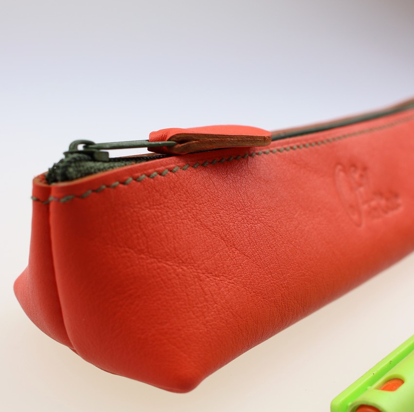 Trousse-stylos-sac-main-maroquinerie-ofilducuir-cuir-rouge-orangé Trousse stylos maquillage cuir maroquinerie Lyon rouge orangé
