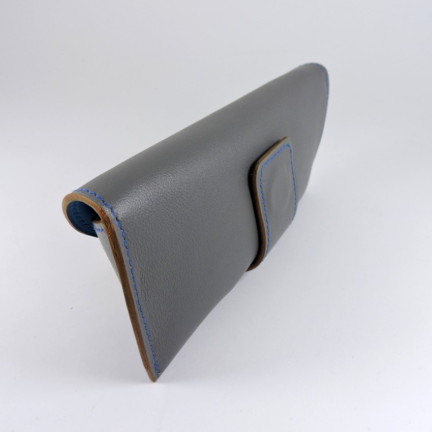 etui-lunettes-soleil-accessoires-cuir-gris-ofilducuir-maroquinerie etui lunettes soleil cuir gris maroquinerie lyon accessoires femme