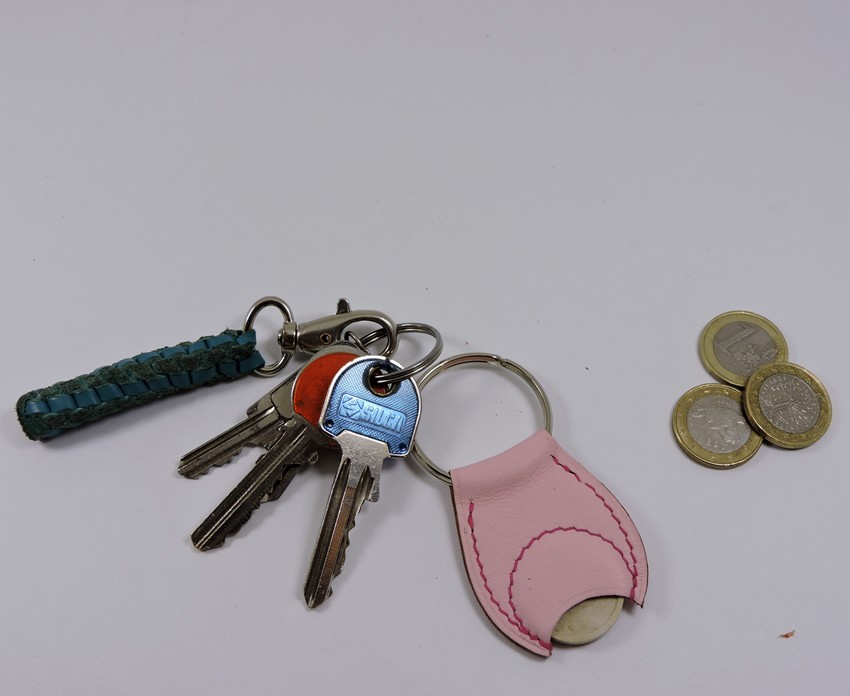 porte-clef-jeton-caddie-cuir-maroquinerie-Lyon-rose-ofilducuir Porte clef cuir jeton caddie bois maroquinerie Lyon rose