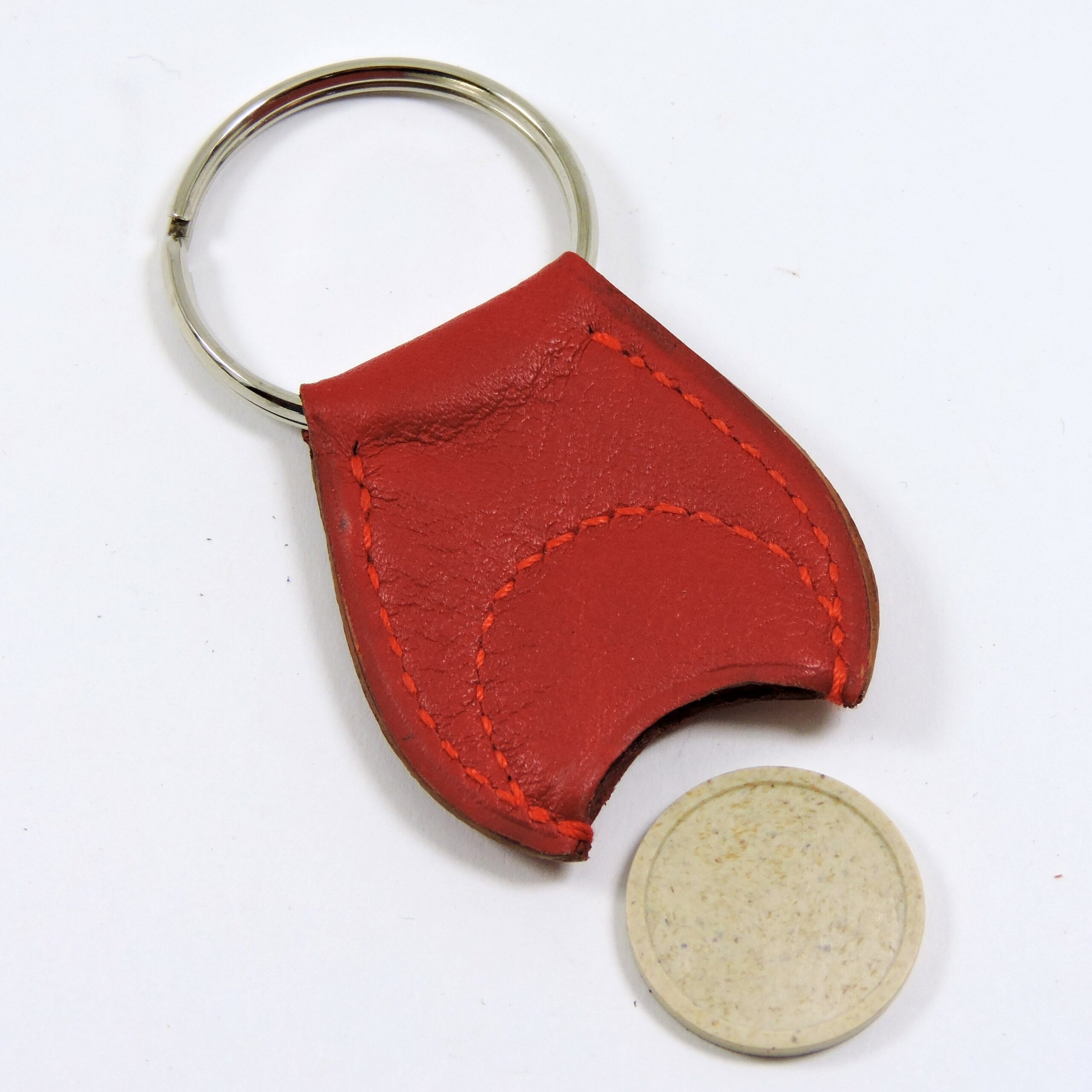 porte-clef-jeton-caddie-cuir-maroquinerie-Lyon-rouge-ofilducuir-accessoire Porte clef cuir jeton caddie bois accessoire maroquinerie Lyon rouge