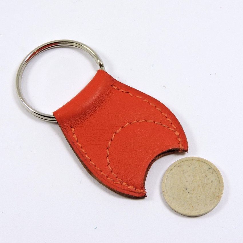 porte-clef-jeton-caddie-cuir-maroquinerie-Lyon-rouge-orange-accessoire Porte clef cuir jeton caddie bois maroquinerie Lyon rouge orange