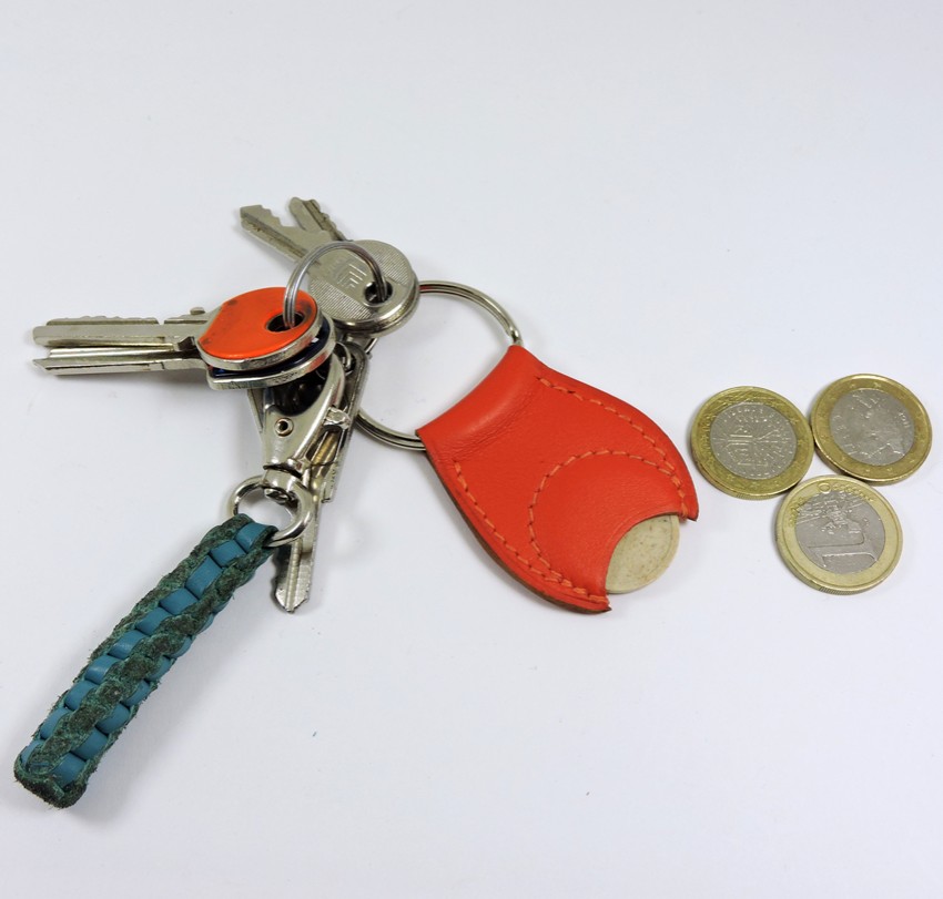 porte-clef-jeton-caddie-cuir-maroquinerie-Lyon-rouge-orange-ofilducuir Porte clef cuir jeton caddie bois accessoire maroquinerie Lyon rouge orange