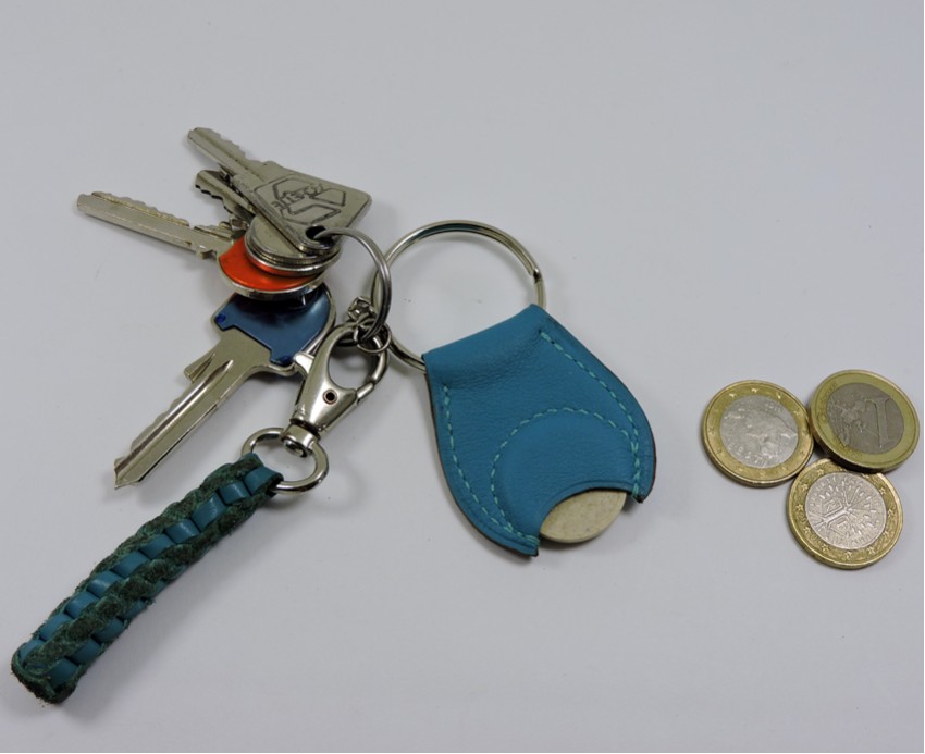 porte-clef-jeton-caddie-cuir-maroquinerie-Lyon-turquoise-ofilducuir Porte clef cuir jeton caddie bois maroquinerie Lyon bleu turquoise