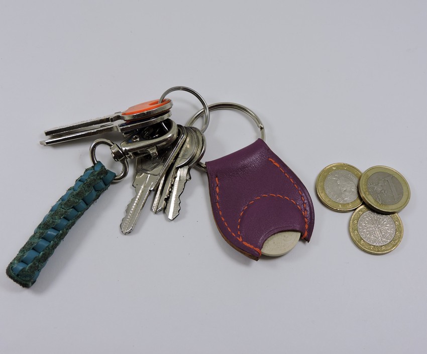 porte-clef-jeton-caddie-cuir-maroquinerie-Lyon-violet-ofilducuir Porte clef cuir jeton caddie bois maroquinerie Lyon violet