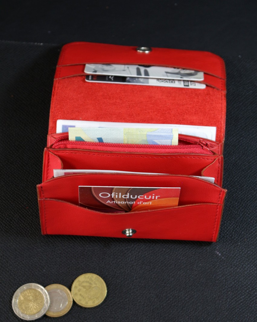 porte-monnaie-cuir-rouge-ofilducuir-accessoire-lyon Porte monnaie en cuir rouge avec ses 7 poches pour ranger ses papiers