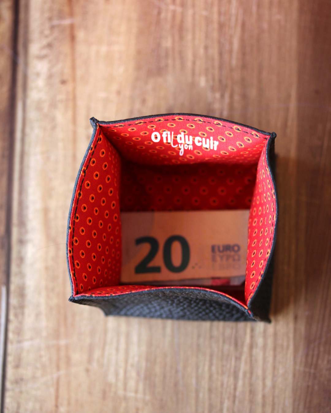 porte-monnaie-origami-en-cuir-double-rouge Porte monnaie origami en cuir noir grainé pleine fleur en forme de cube