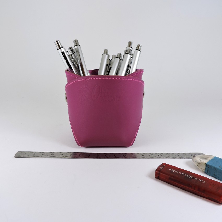 pot-crayon-cuir-ofilducuir-maroquinerie-lyon-violet pot crayons stylos cuir violet maroquinerie Lyon