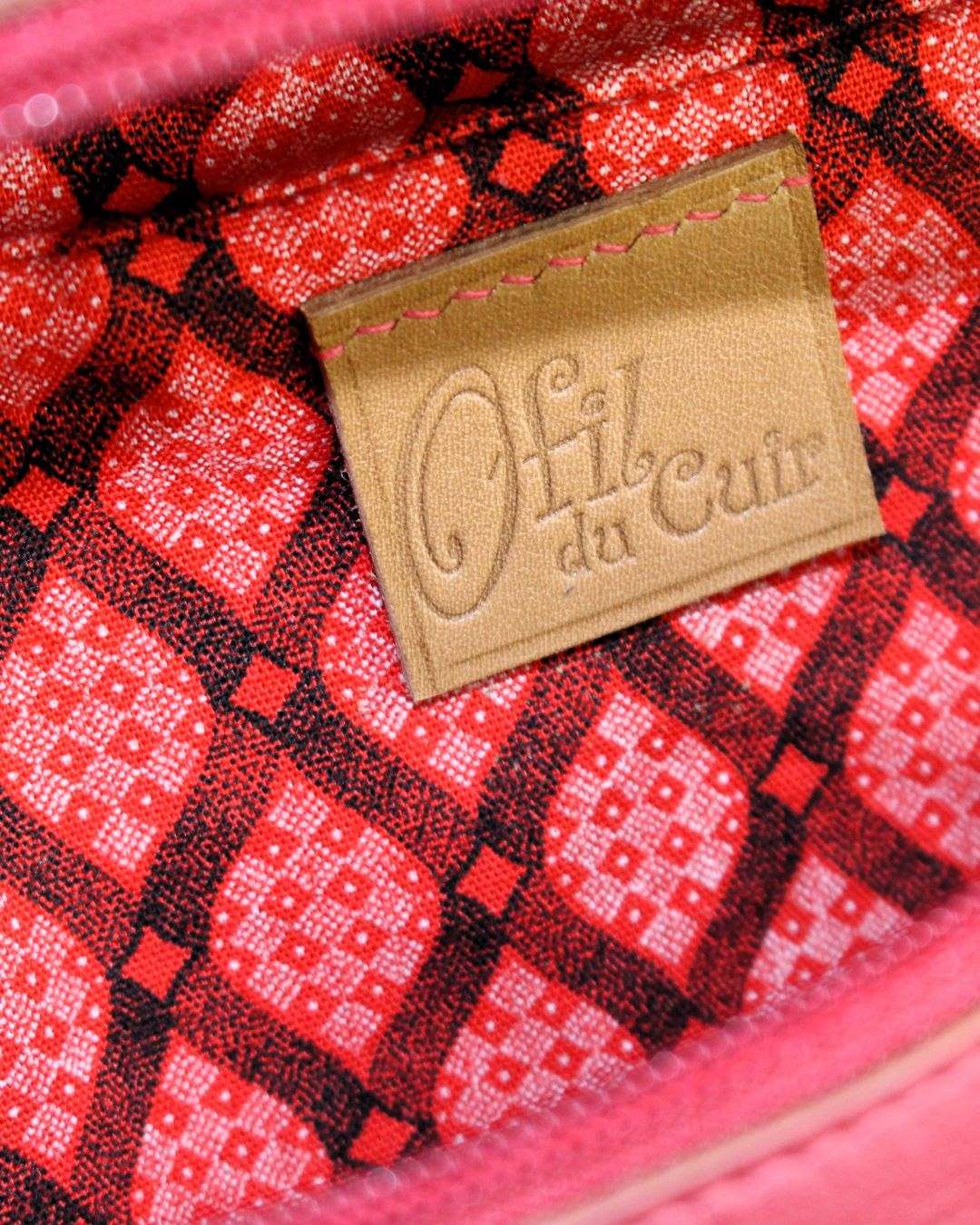 Sac-banane-cuir-fait-main-rouge-maroquinerie-lyon Sac banane doublé en tissu africain rouge ofilducuir