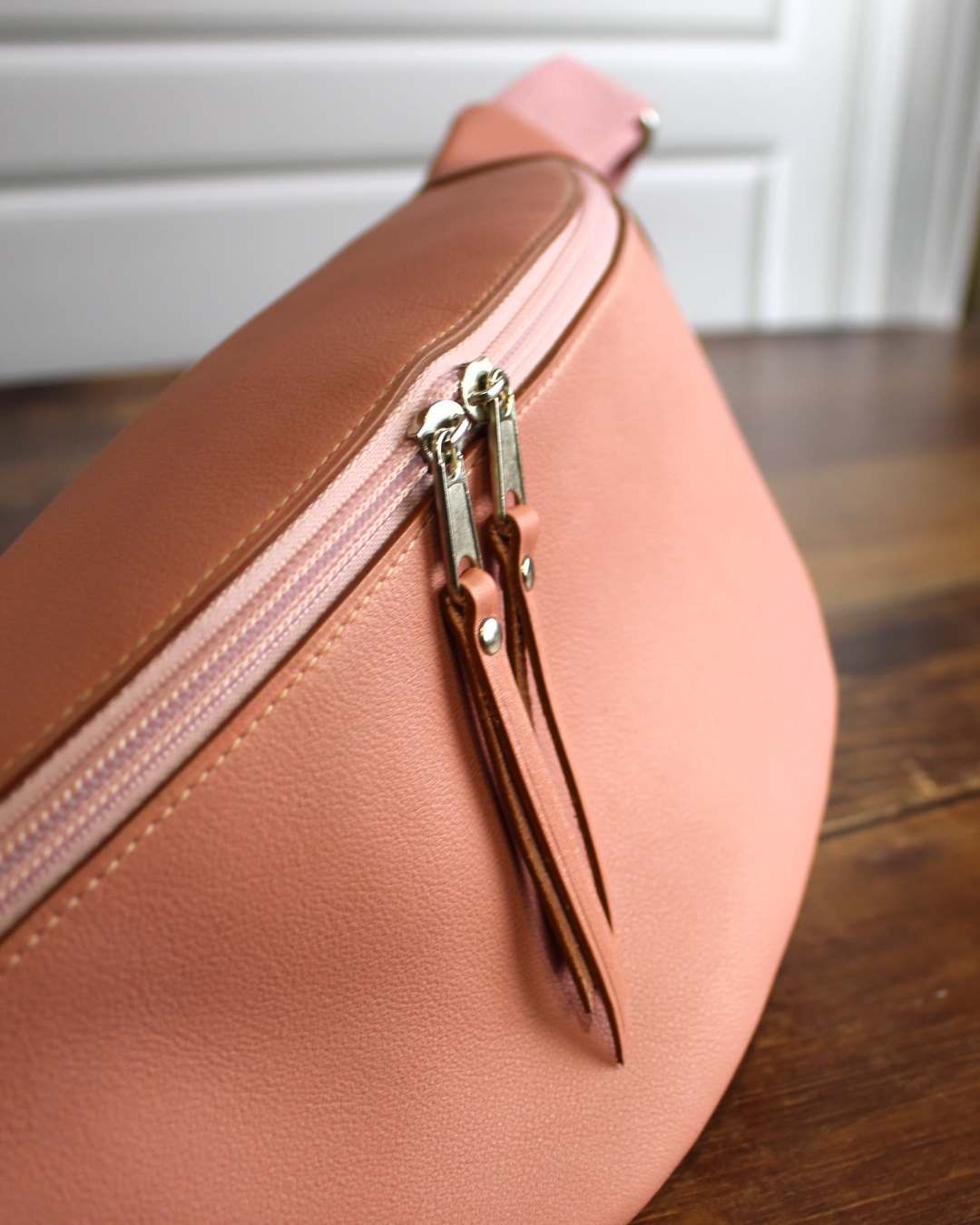 Sac-banane-cuir-fait-main-vieux-rose-maroquinerie-lyon Sac banane en cuir vieux rose haute gamme fabriqué à Lyon à la main Ofilducuir