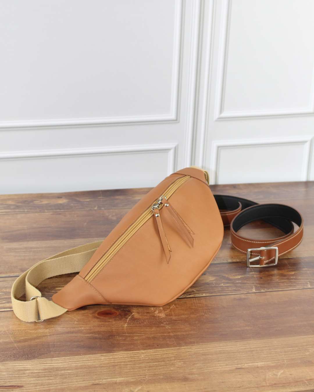 Sac-banane-cuir-femme-camel-maroquinerie-lyon sac banane en cuir camel bandoulière coton Ofilducuir