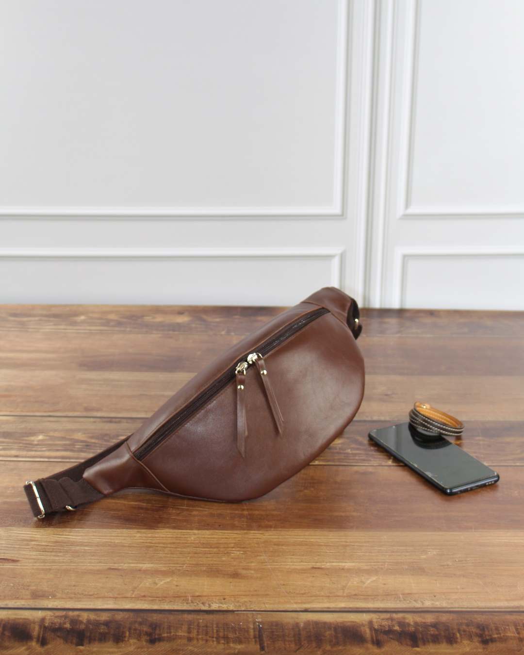 Sac-banane-cuir-femme-marron-maroquinerie-lyon Sac banane en cuir lisse marron maroquinerie haute gamme Ofilducuir