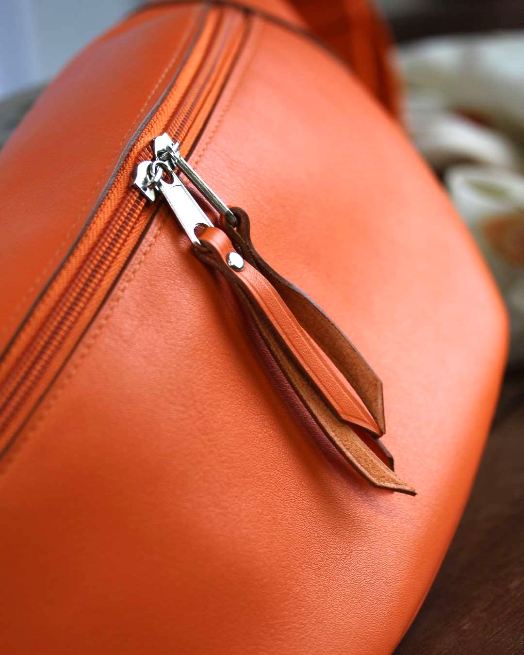 Sac-banane-cuir-orange-maroquinerie-lyon Sac banane en cuir orange haute gamme