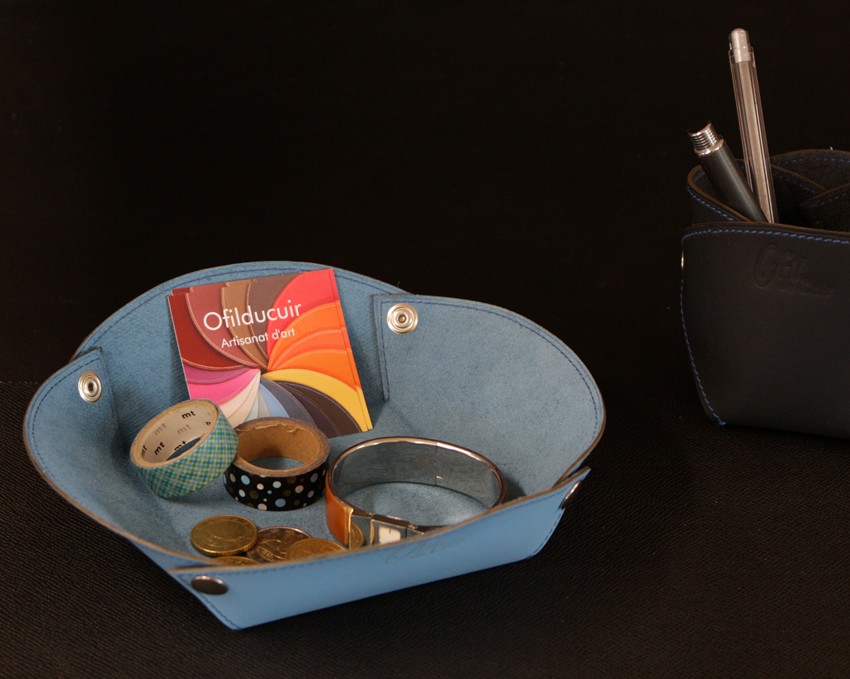 Vide-poches-bureau-décoration-cuir-ofilducuir Vide poches cuir bleu accessoire bureau maroquinerie Lyon ofilducuir