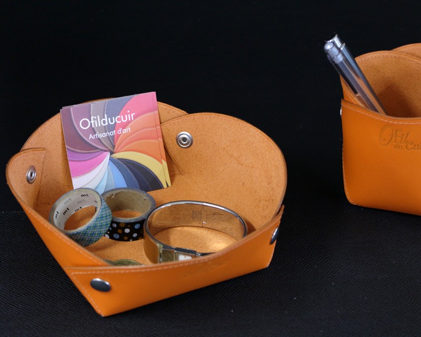 Vide-poches-bureau-décoration-cuir-orange-ofilducuir Vide poches cuir orange accessoire bureau maroquinerie Lyon ofilducuir