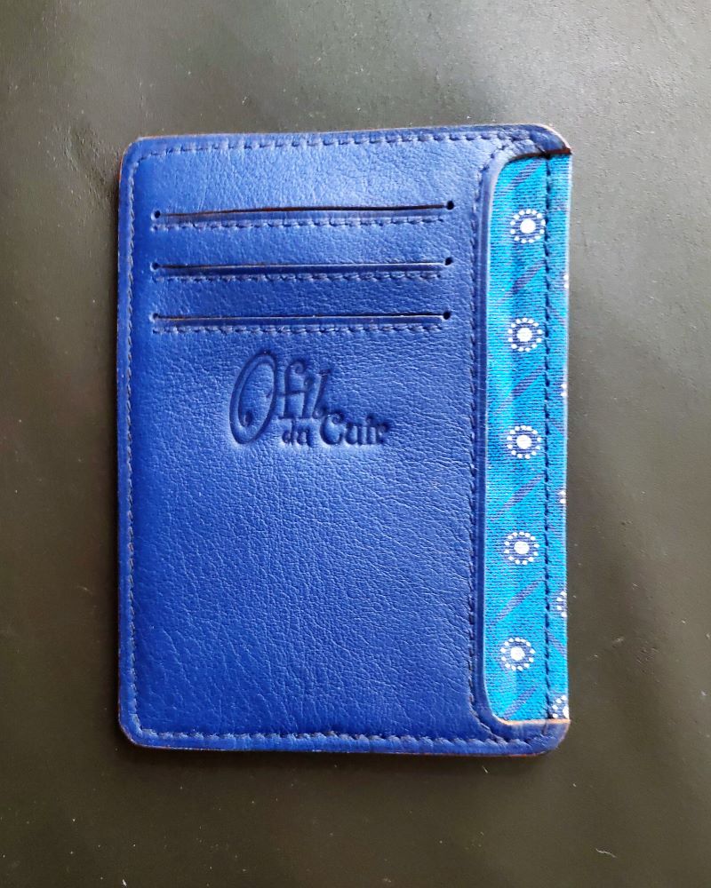 Porte-carte-bancaire-portefeuille-cuir-bleu-marine-accessoires-maroquinerie-artisanat-lyon Porte cartes bancaire et carte d'identité en cuir bleu maroquinerie artisanale française Lyon