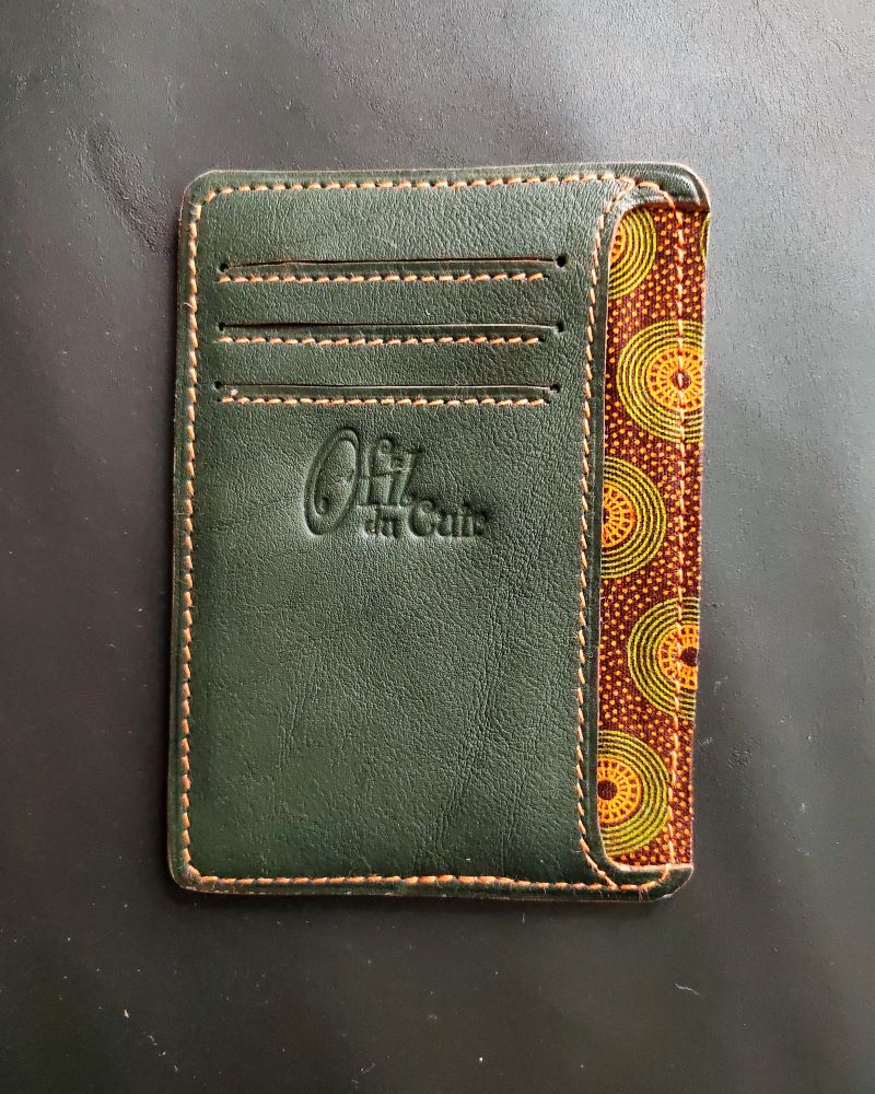 Porte-carte-bancaire-portefeuille-cuir-vert-accessoires-maroquinerie-artisanat-lyon Porte cartes bancaire et carte d'identité en cuir vert maroquinerie artisanale française Lyon