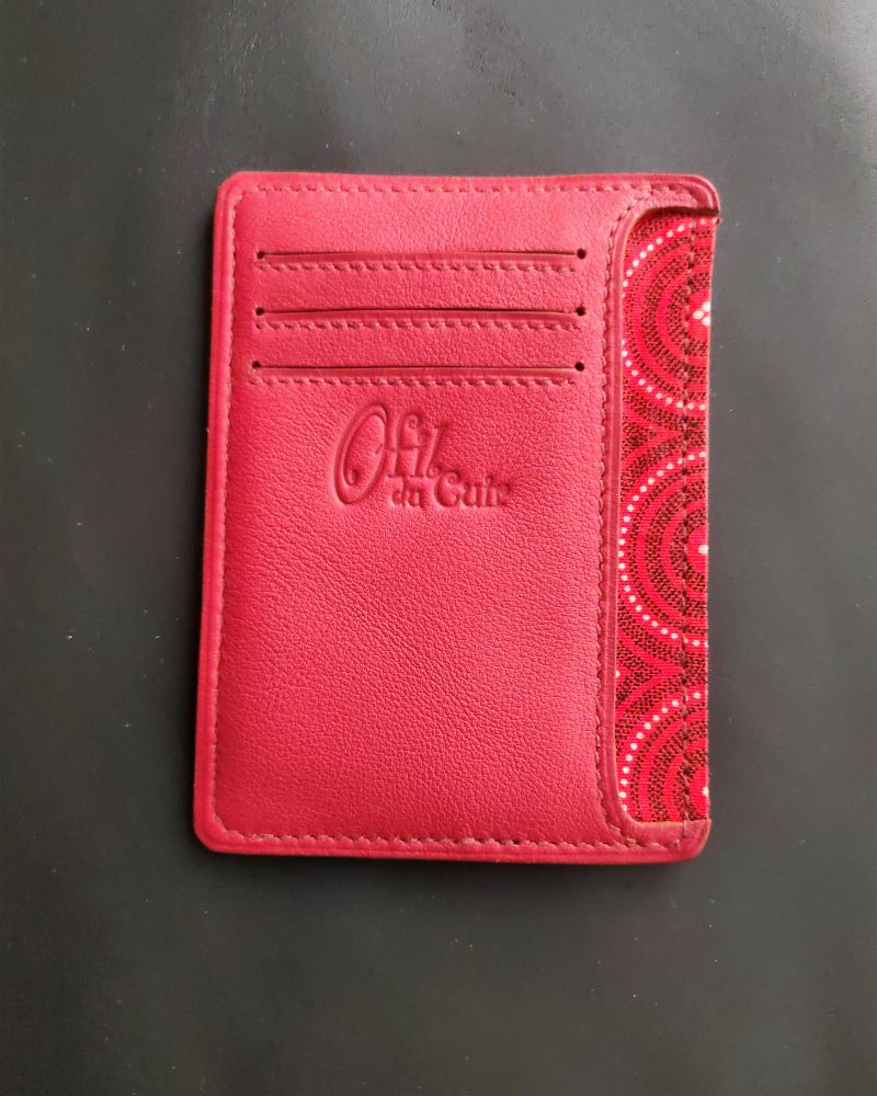 Porte-carte-portefeuille-cuir-bordeaux-accessoires-maroquinerie-lyon-artisanat Porte cartes bancaire et carte d'identité en cuir bordeaux maroquinerie artisanale française Lyon