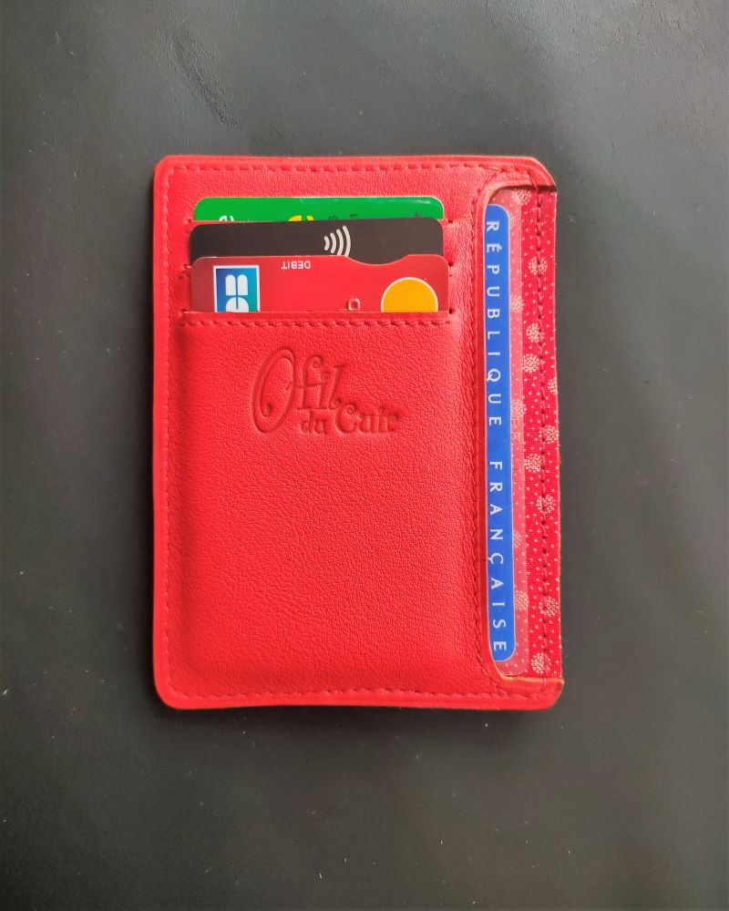 porte-carte-bancaire-portefeuille-carte-didentite-personnalisable-rouge-lyon Porte cartes bancaire et carte d'identité en cuir rouge maroquinerie artisanale française Lyon