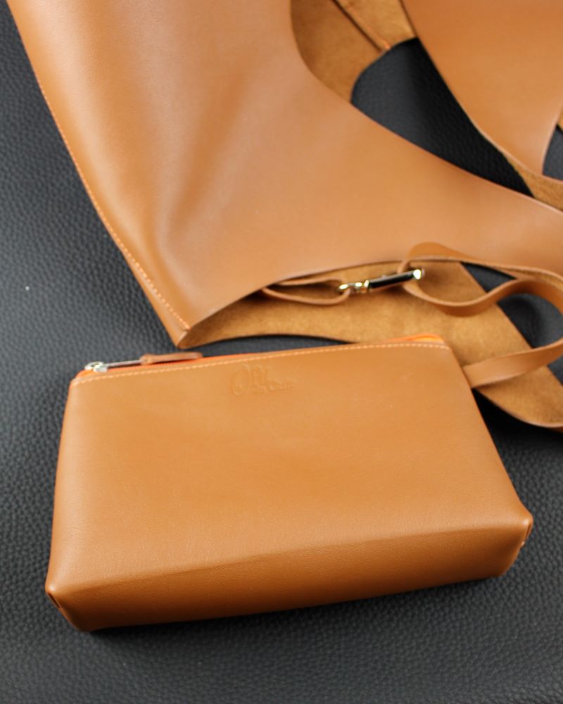 Sac-main-fourre-tout-cuir-ofilducuir-pochette-mousqueton-maroquinerie-lyon Pochette pour organiser son sac à main en cuir avec gragonne