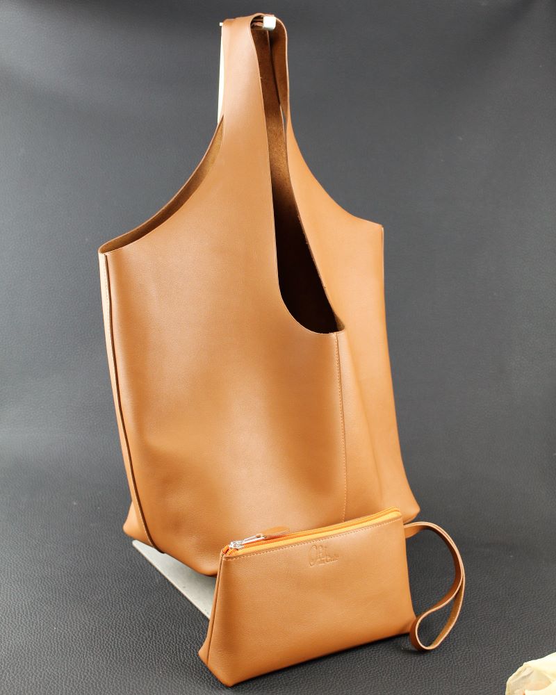 Sac-main-fourre-tout-cuir-pochette-kamel-ofilducuir-maroquinerie-lyon Sac à main et sa pochette en cuir