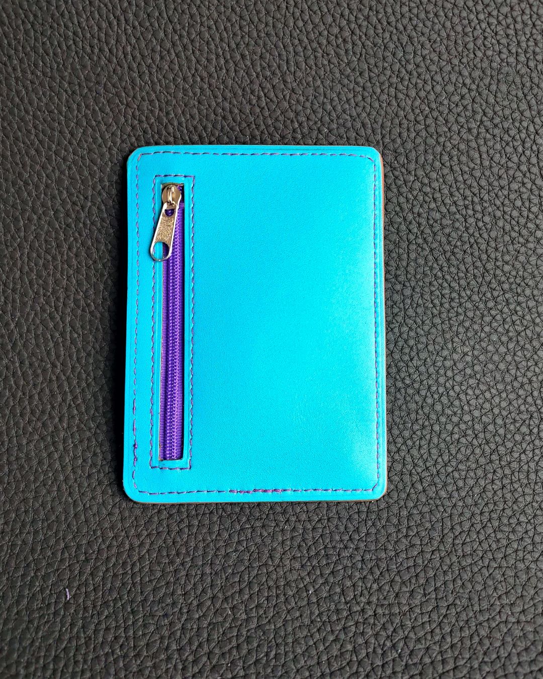 porte-carte-portefeuille-cuir-bleu-violet-lyon-ofilducuir Porte carte ultra fin un portefeuille minimalisme en cuir bleu et tissu africain violet maroquinerie lyon