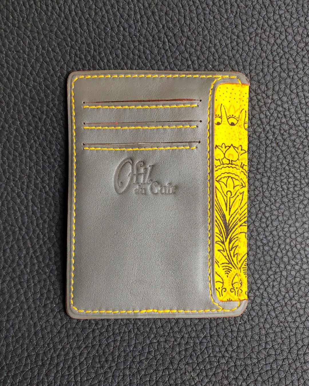 porte-carte-portefeuille-cuir-gris-jaune-lyon-ofilducuir Porte carte ultra fin un portefeuille minimalisme en cuir gris et tissu africain