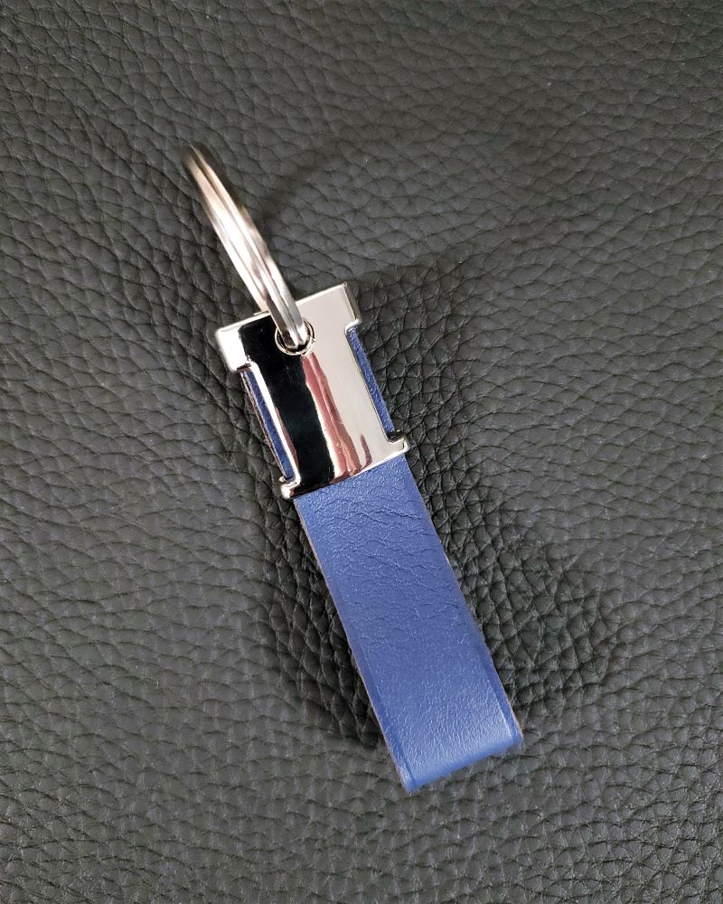 Porte-clefs-cuir-bleu-ofilducuir-maroquinerie-haute-gamme-lyon-mornant Porte clés en cuir bleu accessoire de maroquinerie haute gamme Lyon Ofilducuir