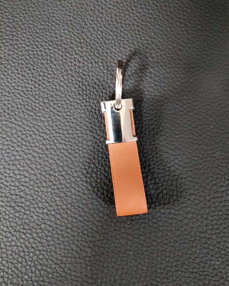 Porte-clefs-cuir-camel-ofilducuir-maroquinerie-haute-gamme-lyon-mornant Porte clés en cuir camel accessoire de maroquinerie haute gamme Lyon Ofilducuir